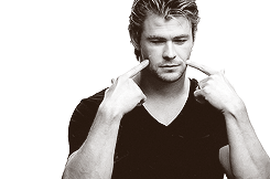 Chris Hemsworth doing impressions of the adult photos