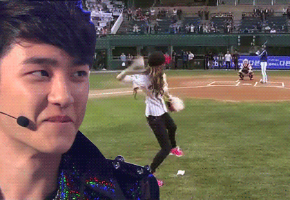 hunhanlicious:D.O is amused.  