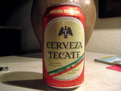 mexicanfoodporn:  Cerveza Tecate edición limitada estilo “vintage”  Tecate Vintage limited edition  