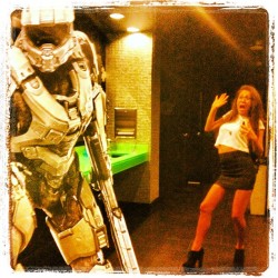 Don’t shoot! Halo 4 party! #e3 (Taken
