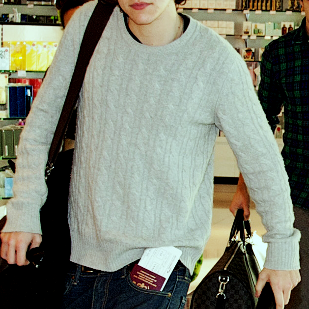 harrysighles:  harry styles + jumpers 