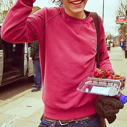 harrysighles:  harry styles + jumpers 