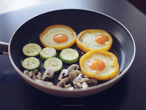 thefitty:  lovelizette:  This is a cute way to make eggs, :D  (via imgTumble) 