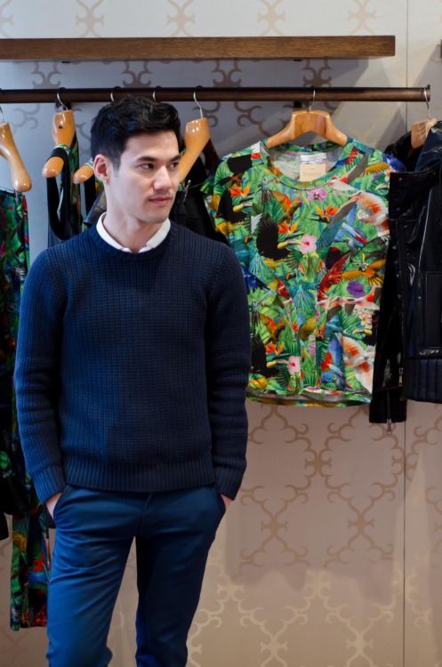 i-donline:
“ i-N Conversation: Joseph Altuzarra
Golden boy Altuzarra wins The Swarovski Award for Womenswear at the CFDA Awards and tells i-D online about the incompatibility of teenage kicks and bird watching.
i-Donline.com
”