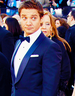 lethaleverdeen:  Favorite People —&gt; Jeremy Renner 