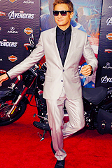 lethaleverdeen:  Favorite People —&gt; Jeremy Renner 