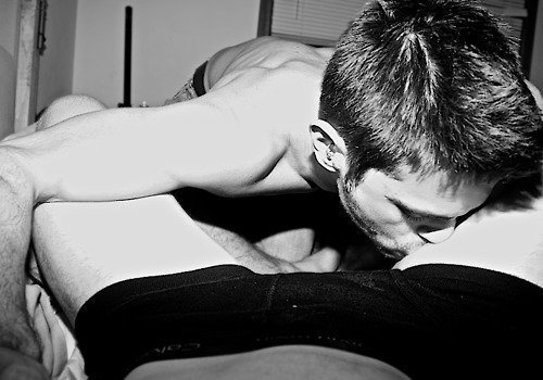toostrongtobewith:  kiss me there and i’m dead… and don’t stop babe… 