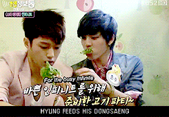  Infinite's hyung mouthful/feeds his dongsaeng