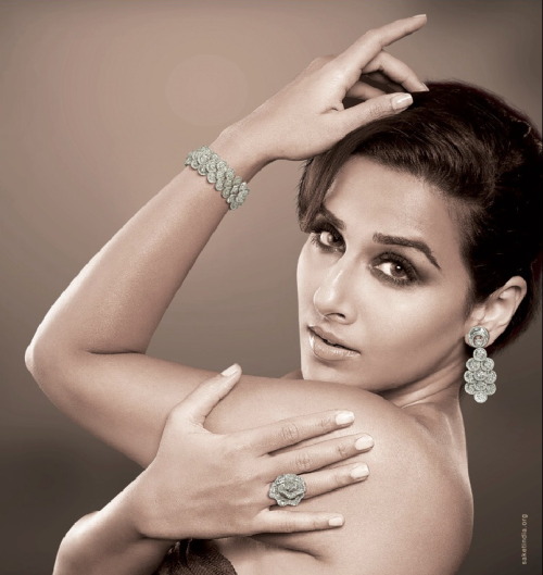 Vidya balan breasts