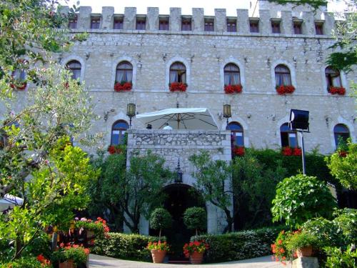 (via Formia - Miramare castle, a photo from Latina, Lazio | TrekEarth)Formia, Lazio, Italy