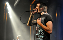 bandwh0re:  heartl4ss-sinner:  Austin Carlile | Of Mice And Men   (via imgTumble)