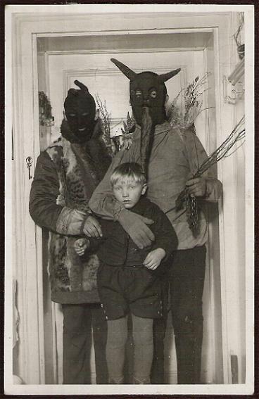 freak-cl:  52 fotos inexplicables en blanco y negro Una extraña colección de imágenes cuya