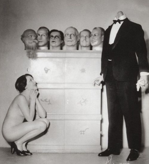 freak-cl:  52 fotos inexplicables en blanco y negro Una extraña colección de imágenes cuya