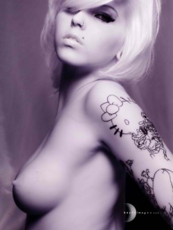 ilovetattoogirls:  Miss Antoinette