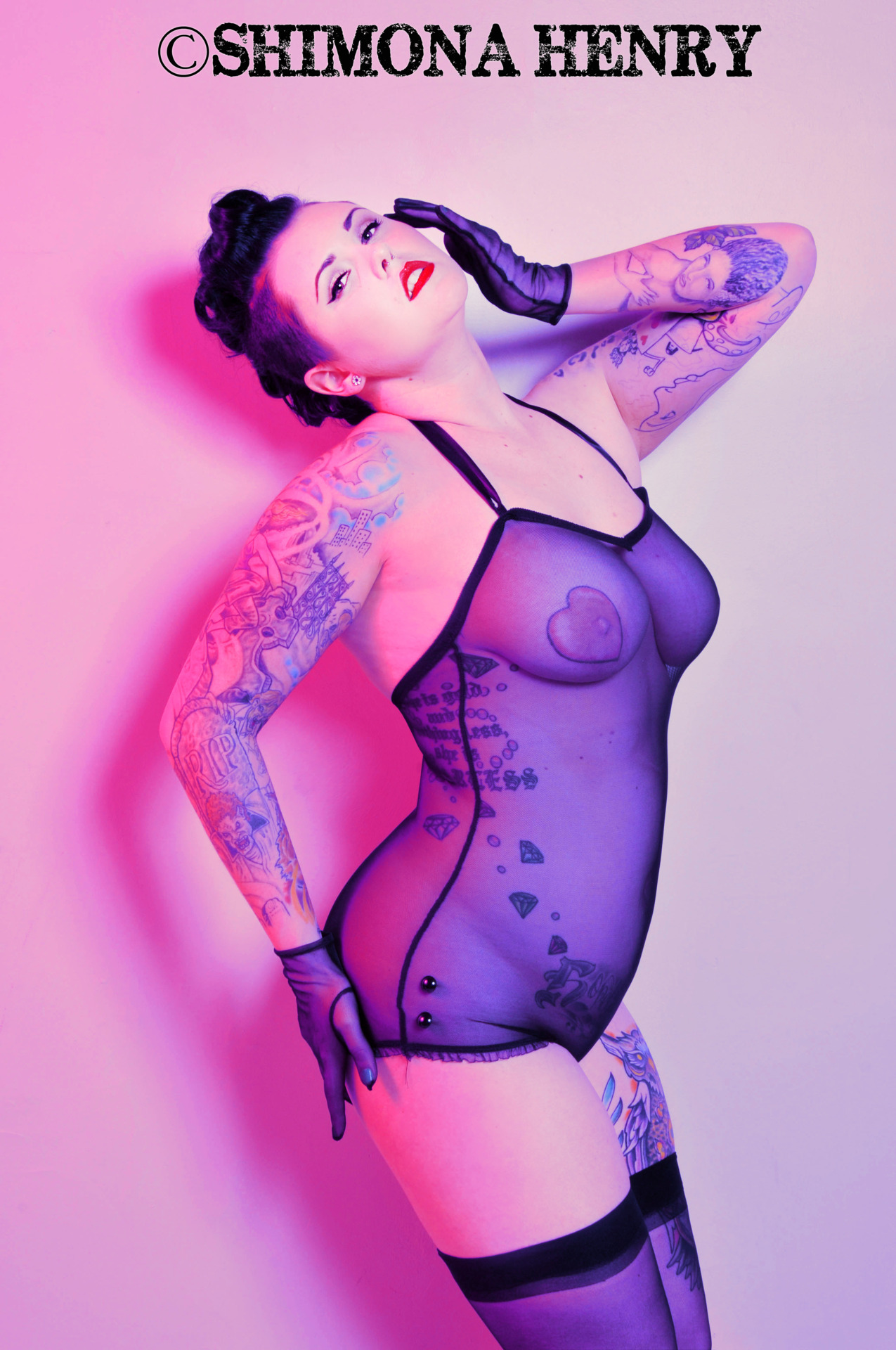 officiallymosh:  Beautiful! dottiesdelights:  Love this set from a happy client in