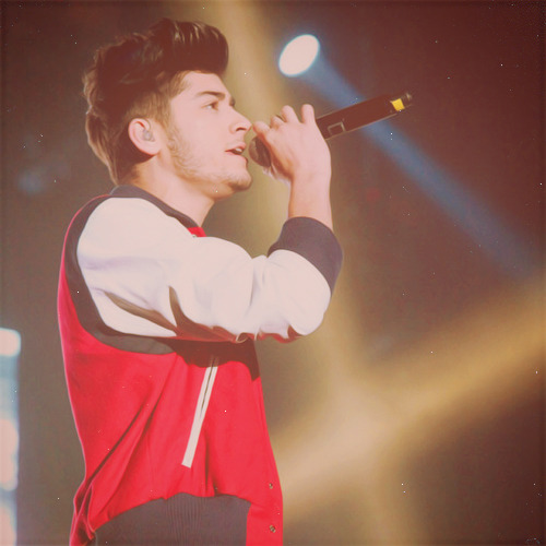 harrystyties-deactivated2013021:  Zayn yesterday in Mexico 