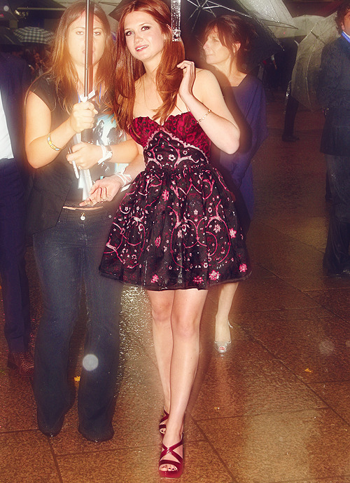 lets-crucio:  10/undefined ♕ Photos of Bonnie Wright 