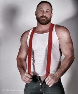 guysthatgetmehard: red suspenders …
