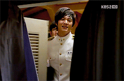 daetongryoung:  In which Kang To implies that Shunji is hiding a half-dressed woman in the closet, and both are shocked to discover that it’s true. 