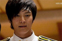 daetongryoung:  In which Kang To implies that Shunji is hiding a half-dressed woman in the closet, and both are shocked to discover that it’s true. 