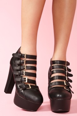 gothfinds:  Black vegan leather pumps with buckles; ๨. Available at http://www.nastygal.com