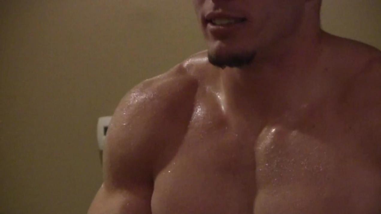 Screen caps from the video&hellip;NFL&rsquo;s Harrison Smith shirtless, ripped,