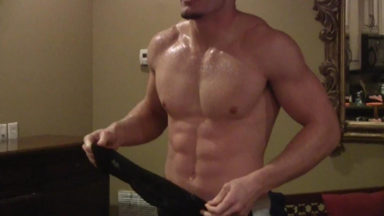 Screen caps from the video&hellip;NFL&rsquo;s Harrison Smith shirtless, ripped,