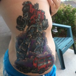 fuckyeahgirlswithtattoos:  Optimus Prime done by Jason Anthony Freeman at Golden Rule Tattoo in Phoenix, Arizona. http://stinaleena.tumblr.com/  