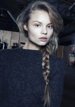 glitter-in-wonderland:  slothsintrees:  Magdalena Frackowiak bacstage at Alexander Wang S/S 2010 RTW  xx