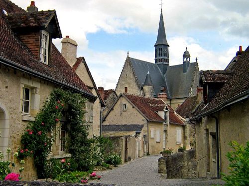 (via A medieval village, a photo from Centre, Central | TrekEarth) Montresor, Centre, France