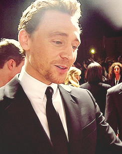 rachellweisz:  ♕ 30/50 Photos of Tom Hiddleston 