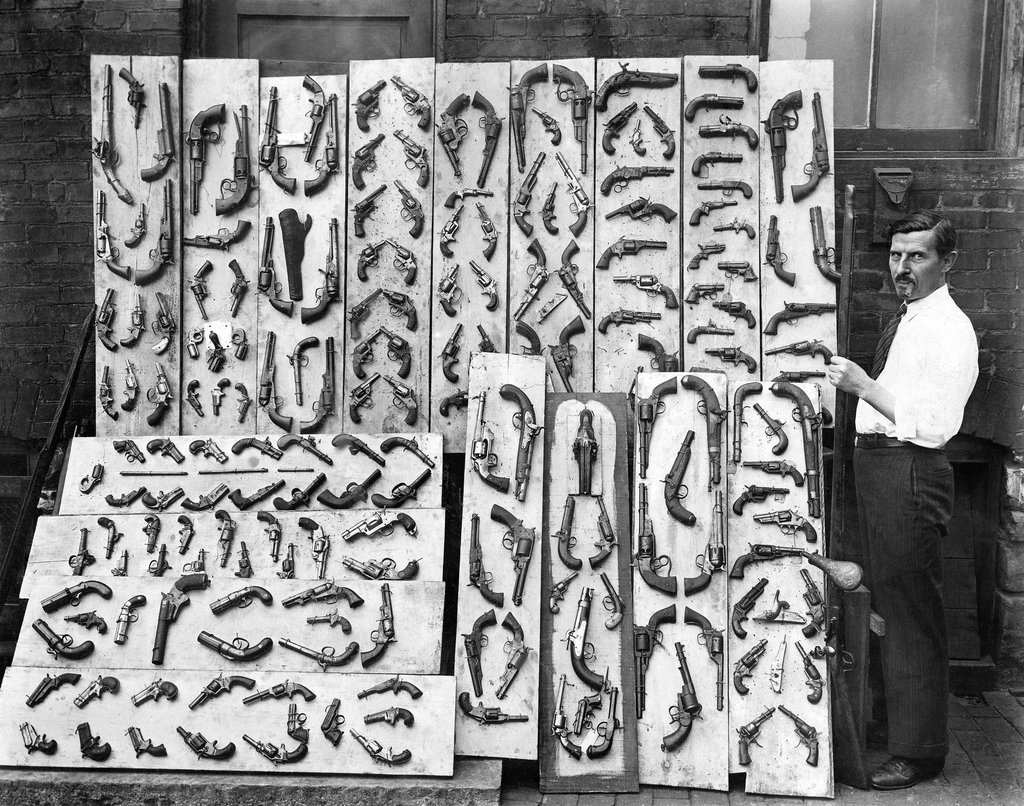 livelymorgue:  Nov. 16, 1930: From the Mid-Week pictorial, this photo’s caption