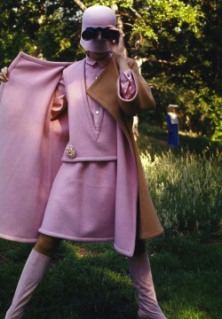 Space-Age-Planet:  Photo Jerry Schatzberg – Peggy Moffitt, Central Park, New York,