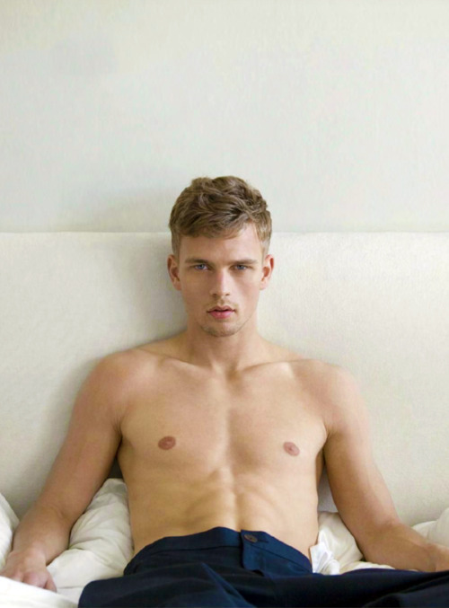 benjamineidem:  By Georgie Wileman  jeeeeesus .__.&rsquo;