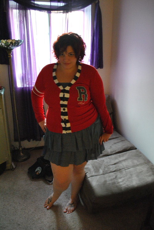 pearlconcubine:  rogueypie:  Wearing my boyfriend’s sweater over top my this cute ruffled Old Navy dress.  Oh God, this is so cute! I love this outfit. 