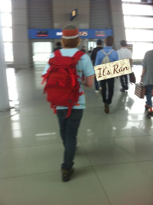 [120608 Onew Airport Pictures]