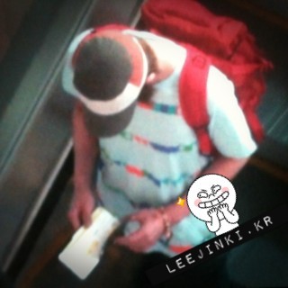 [120608 Onew Airport Pictures]