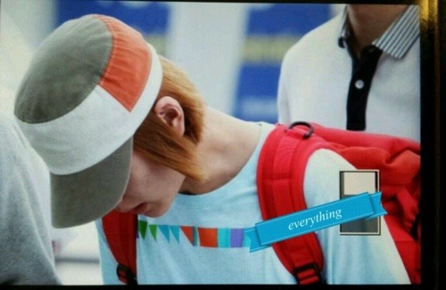 [120608 Onew Airport Pictures]