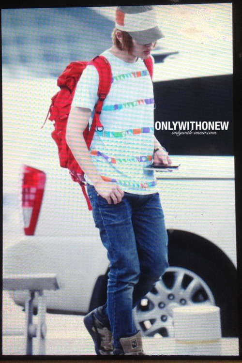[120608 Onew Airport Pictures]