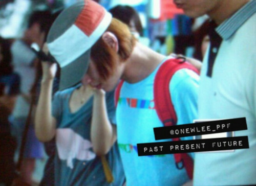 [120608 Onew Airport Pictures]