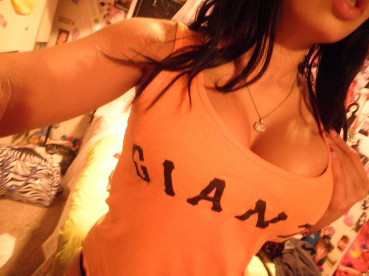 boobiegreed:  “Giant” is the appropriate word for this picture