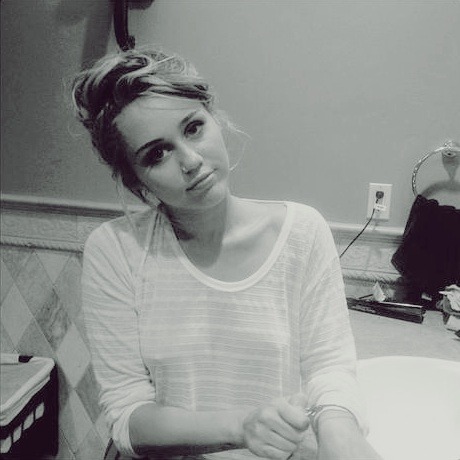 almostfictiion:  Miley Cyrus  ♥ 