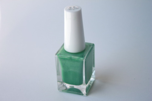 sirseph:  liquidiousfleshbag:  thegirlnextdior:  How To Make Your Own Nail Polish - in any color! Use a butter knife to scrape eyeshadow out of its container (You can use old/cheap eyeshadow) and crush it up on a piece of paper so that it’s in a powder