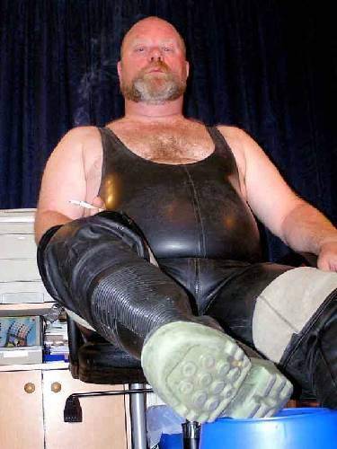 lthrbeardbear:  Rubbear.  Big Bears in Rubber are the Men of my Dreams. Where can
