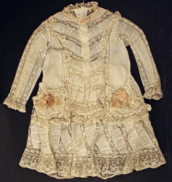 omgthatdress:  Girl’s Dress 1870s The Metropolitan Museum of Art 