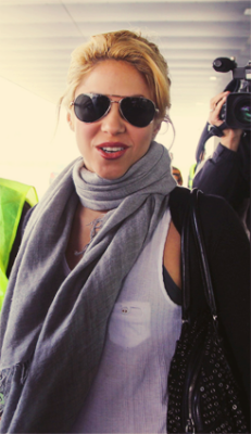 ladygagaxshakira:  Shakira llegando a “El