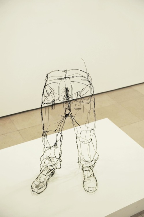 modernizing: Scribbled Wire Sculptures Mysteriously Appear to Float