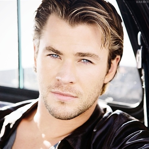 Girly, look at that MAN. *_*