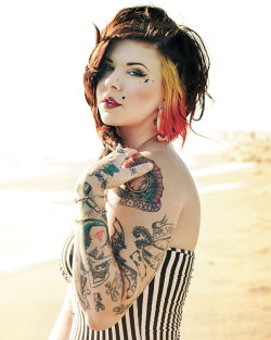 ilovetattoogirls:  Sarah Rochelle bane 