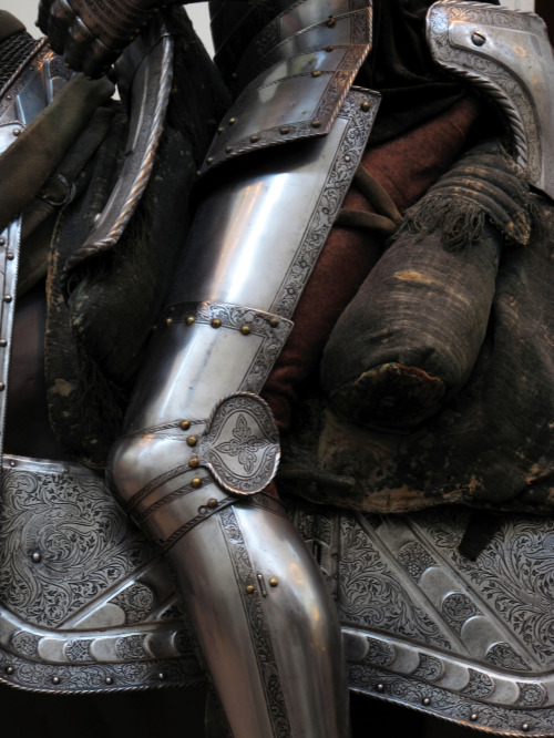 journeymancreativejournal:Knight - Leg Armor Detail, Metropolitan Museum of Art